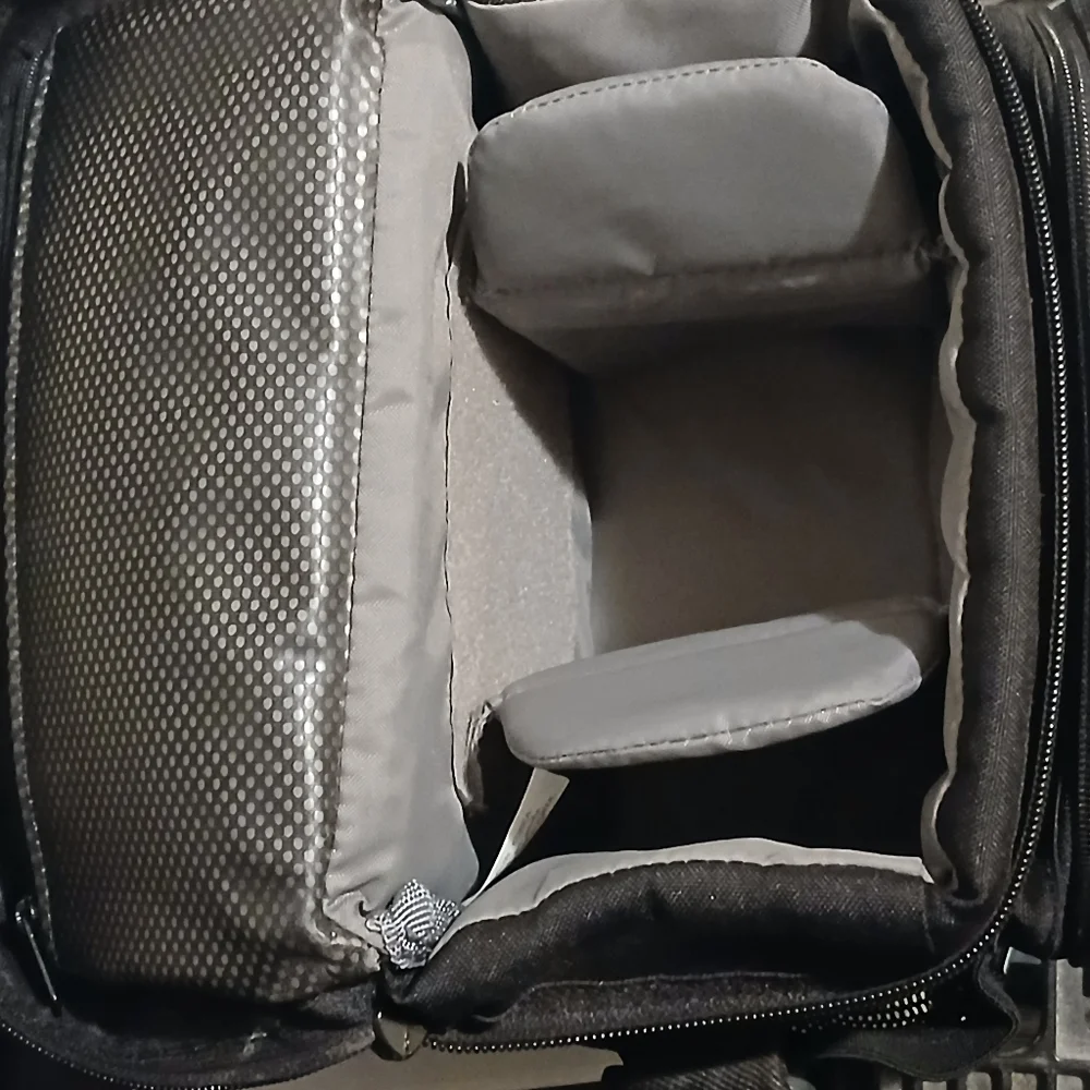 Black MINOLTA 300SI W/NOVA 1 LOWEPRO Case...MUST GO!!! ALL OFFERS WELCOME!!!